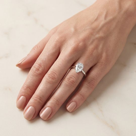 Amore Pear White On Hand