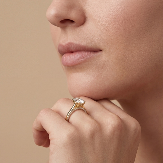 Sia Yellow Onchinpose