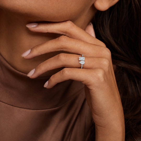 Toi Et Moi Emerald And Pear Cut Diamond Ring Platinum 04