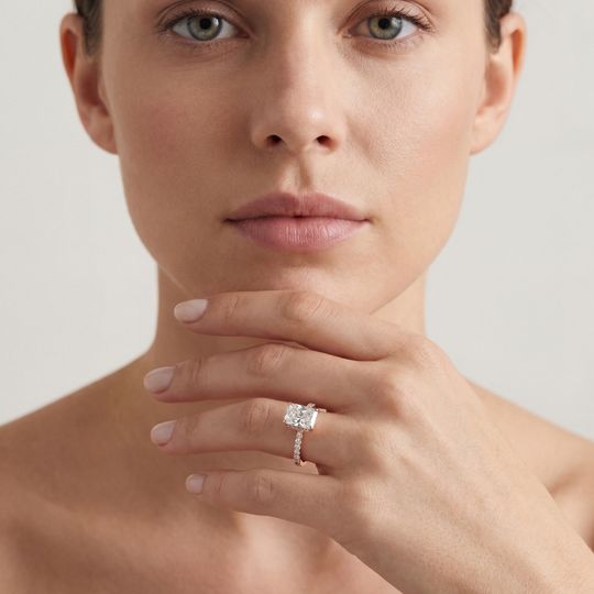Lucia Radiant Rose Onmodel