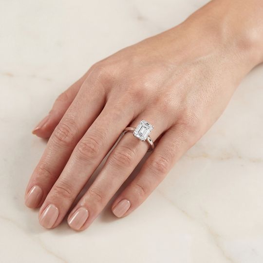 Amore Emerald White On Hand