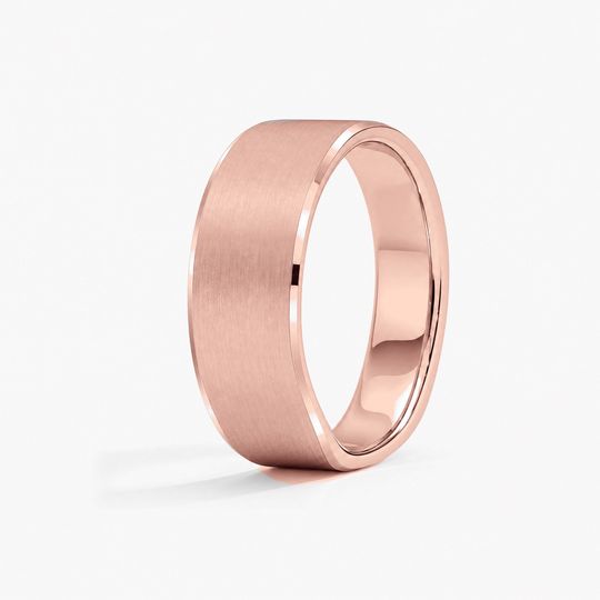 Bevelled 7Mm 18K Rose Gold Matte 02 Standing