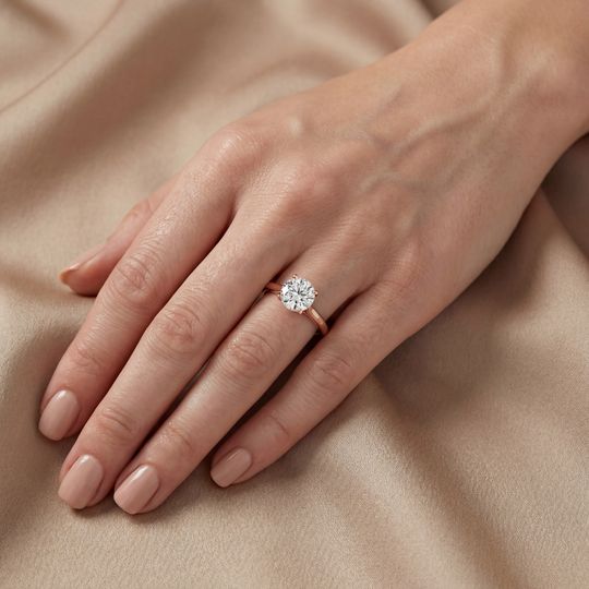 Belle Round Rose On Hand