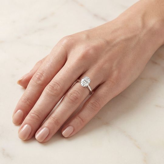 Valentine Oval White Onhand