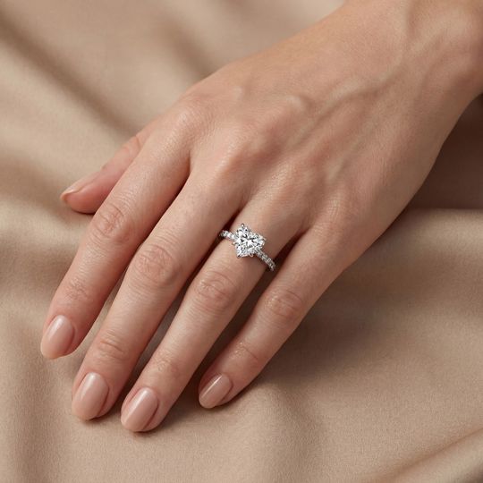 Valentine Heart White Onhand