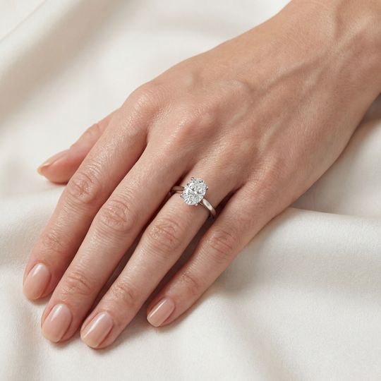 Belle Oval White 0N Hand