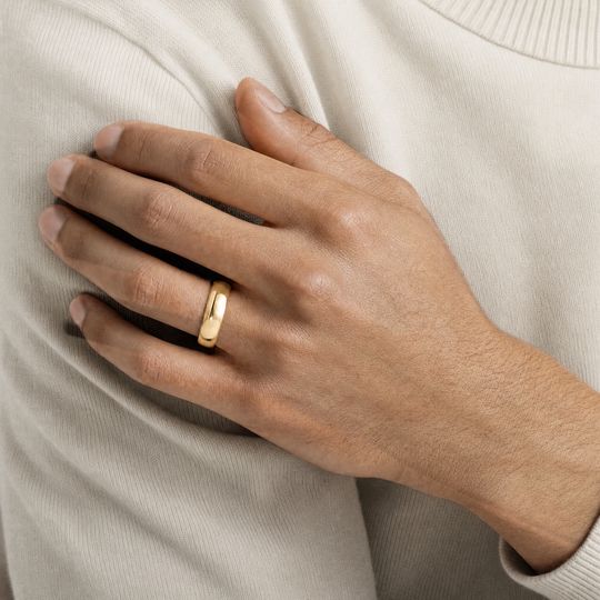 5Mm Court Yellow Gold Male Model 1