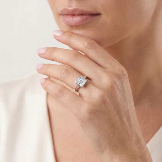 Erica Asscher White Onmodel