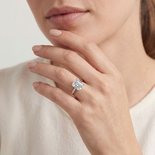Tulip Asscher White Onmodel