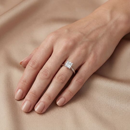 Amore Princess White On Hand (1)
