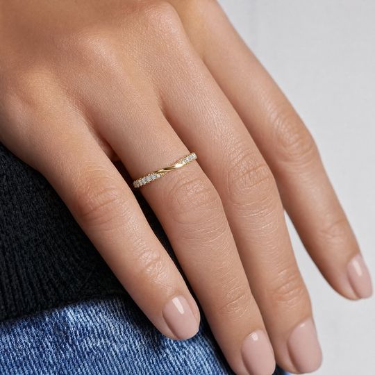 Shaped Fishtail Yellow Hand