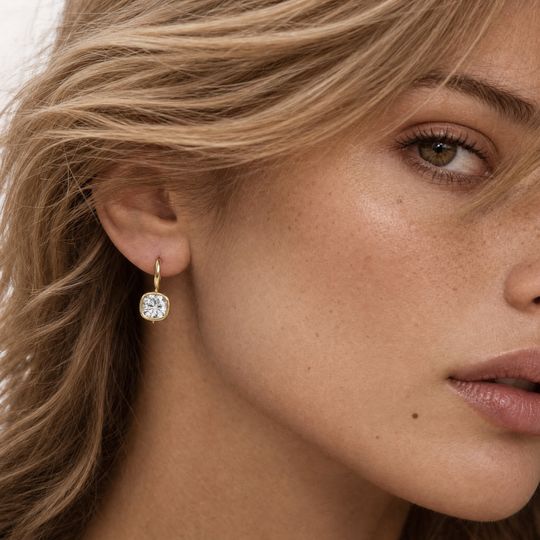 Droplet Cushion Diamond Earrings Yellow Gold Model 1