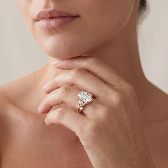 Camilla Oval Rose Onmodel 1
