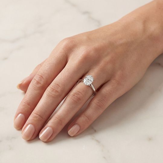 Tulip Oval White Onhand