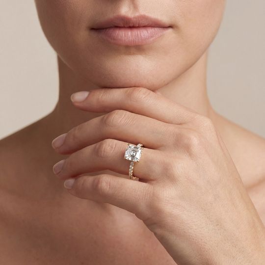 Valentine Asscher Yellow Onmodel