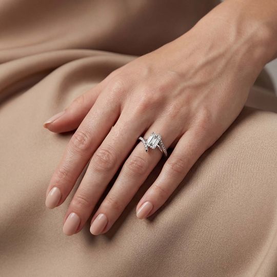 Caress Emerald White Onhand