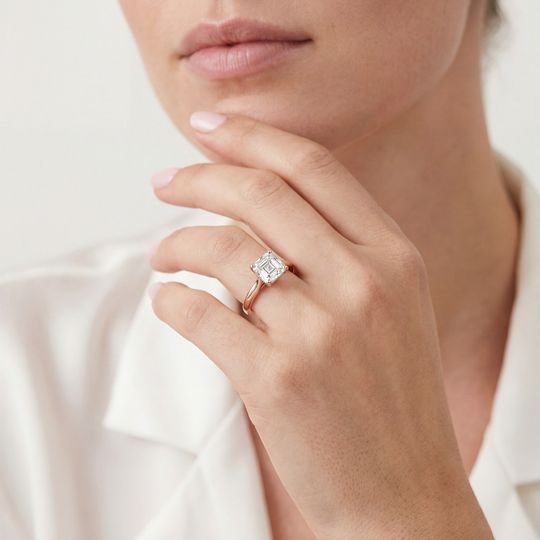 Tulip Asscher Rose Onmodel