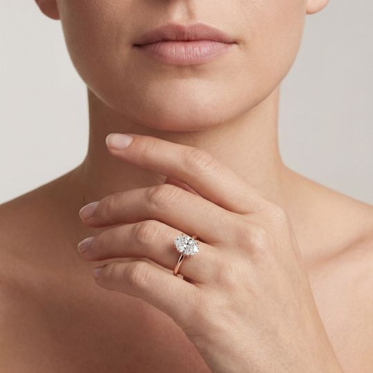 Viva Oval Rose Onmodel