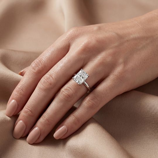 Viva Radiant White Onhand
