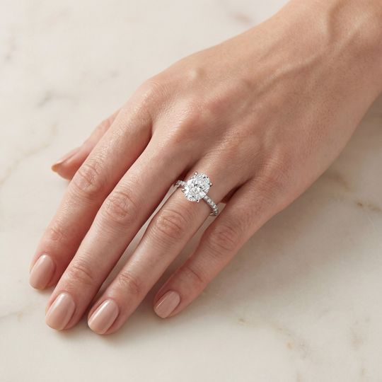 Valentine Oval White Onhand