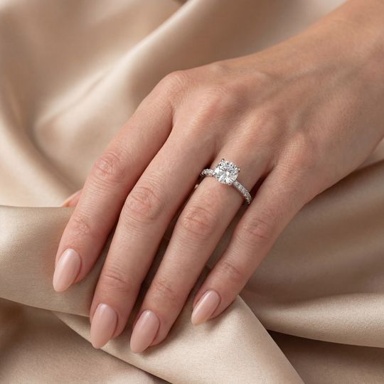 Valentine Round White Onhand