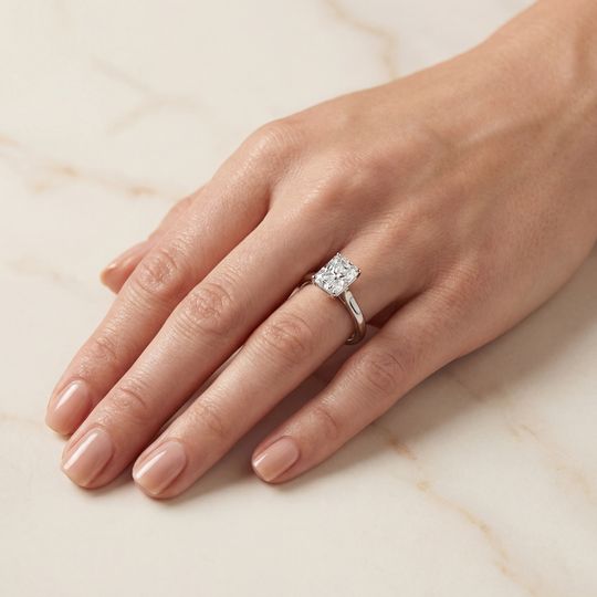 Amore Radiant White On Hand