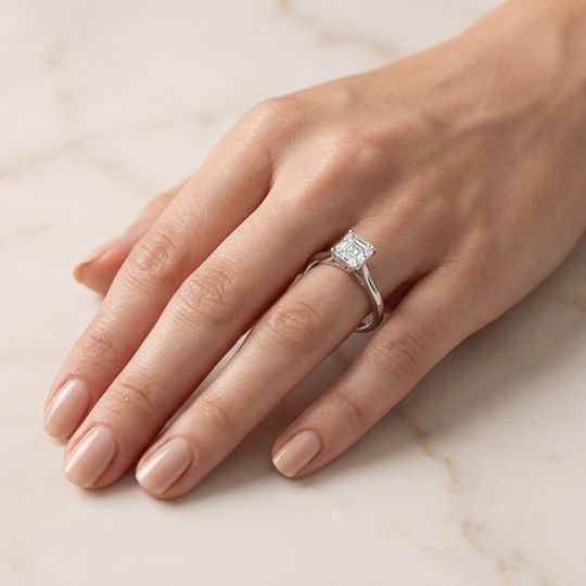 Tulip Asscher White Onhand