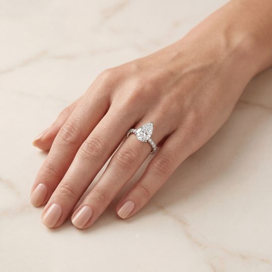 Scarlett Pear White Onhand